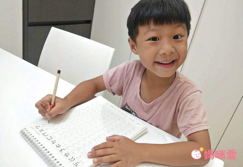 關關破 - 幼小銜接凹槽簿套組-小一先修+英文+筆順初級+贈：努力存摺6本(拼圖款)-暢銷教養作家王麗芳老師研發