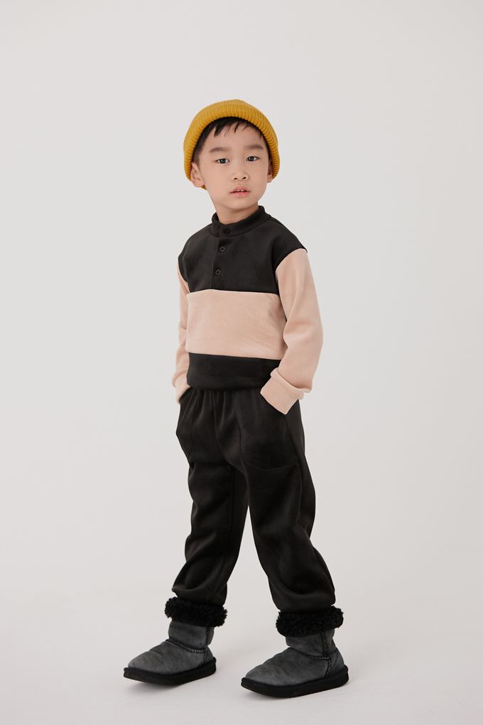 韓國 Coco Bang - 光澤抓絨上衣長褲套裝-黑X卡其