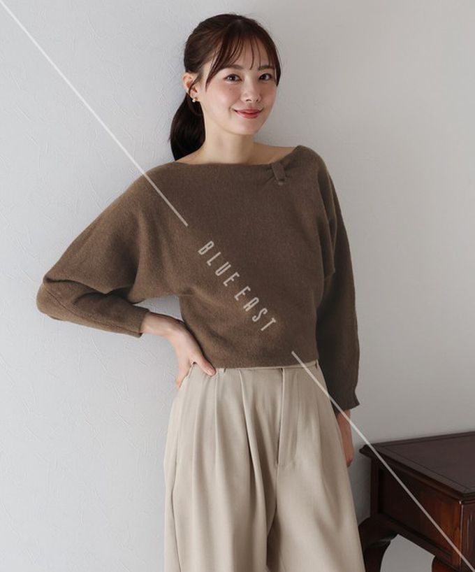 日本 BLUE EAST - 顯瘦曲線領簡潔針織長袖上衣-咖啡 (M)