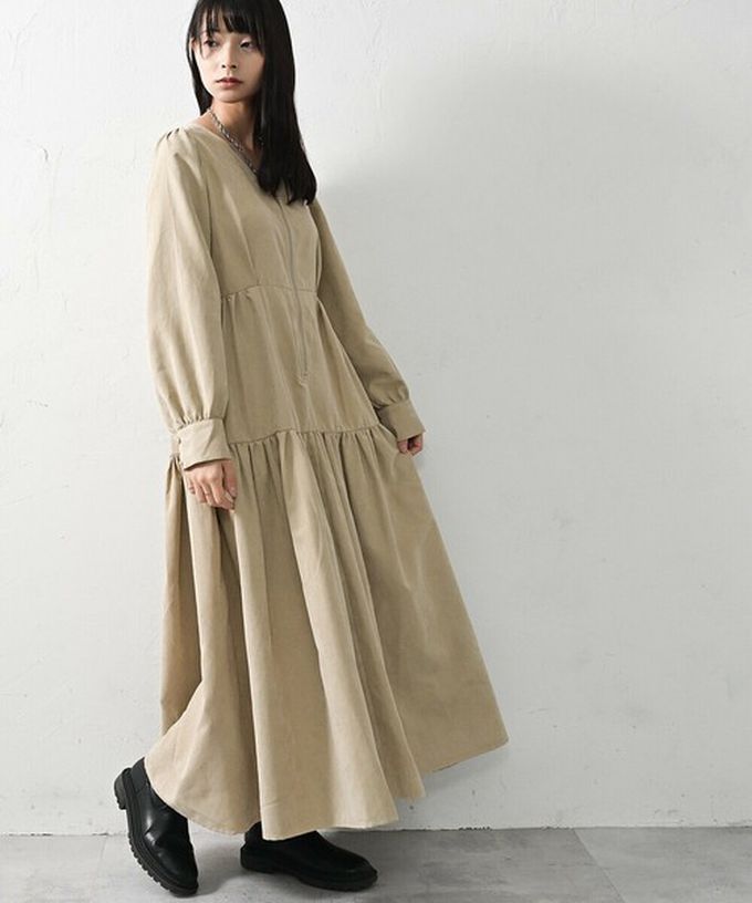 日本 ELENCARE DUE - V領拉鏈桃皮絨優美長袖洋裝-米杏