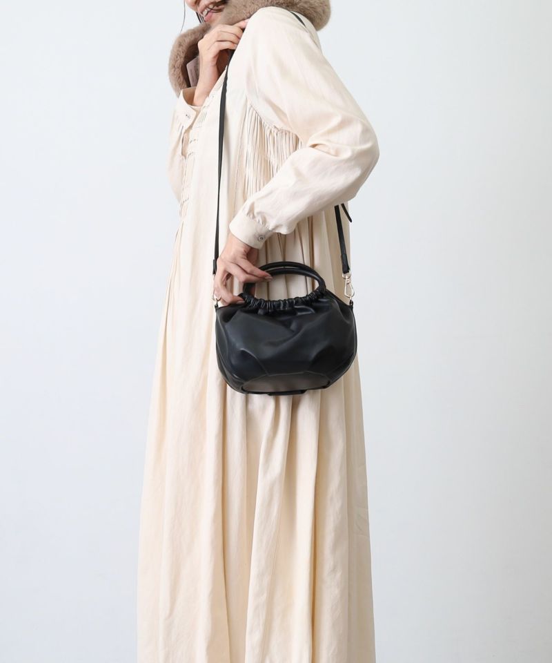 日本 COOCO - 2WAY柔軟皮革豆形手提小包/側背包-淺灰杏 (W14*H20*D12cm)