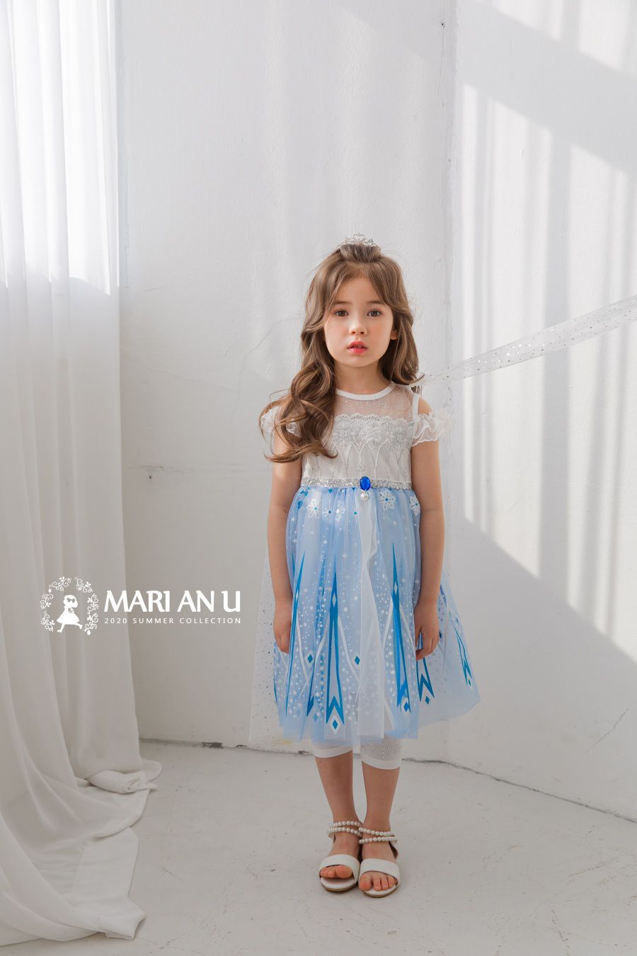 韓國 mari an u - (剩9號)冰雪奇緣2同款-艾莎洋裝(披風可拆,露肩款)-雪花白X藍