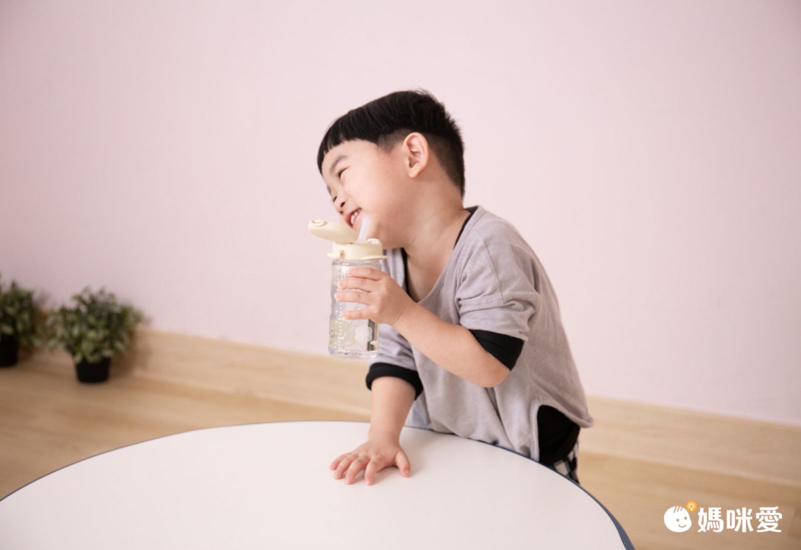 【日本 Richell 利其爾】大小童都愛用黑白水杯