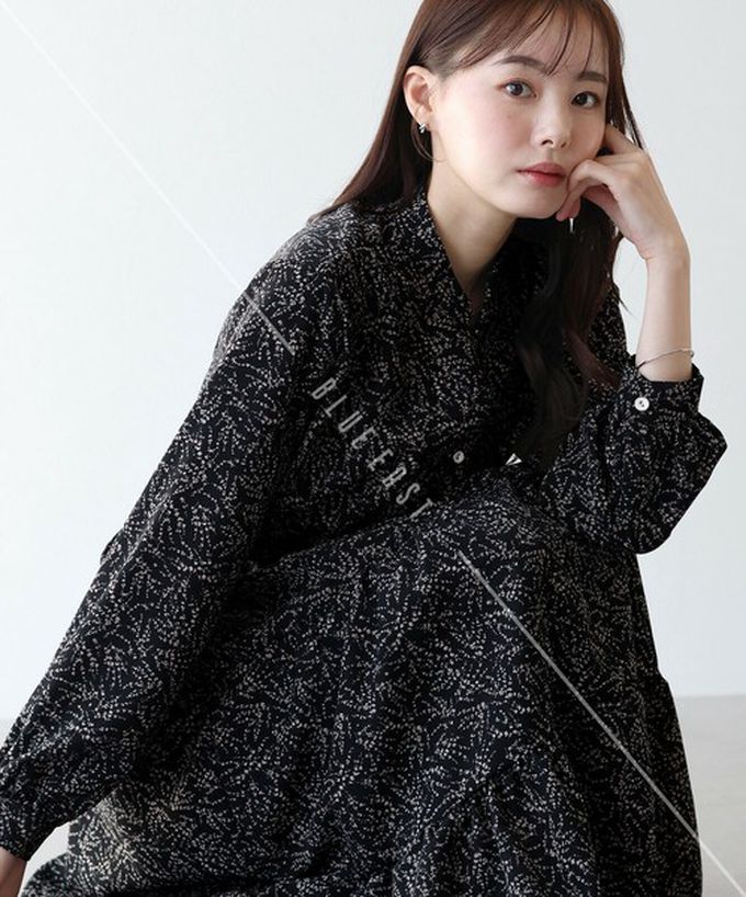 日本 BLUE EAST - [人氣款]簡約抽繩收腰長袖洋裝-斑點小花-淺灰