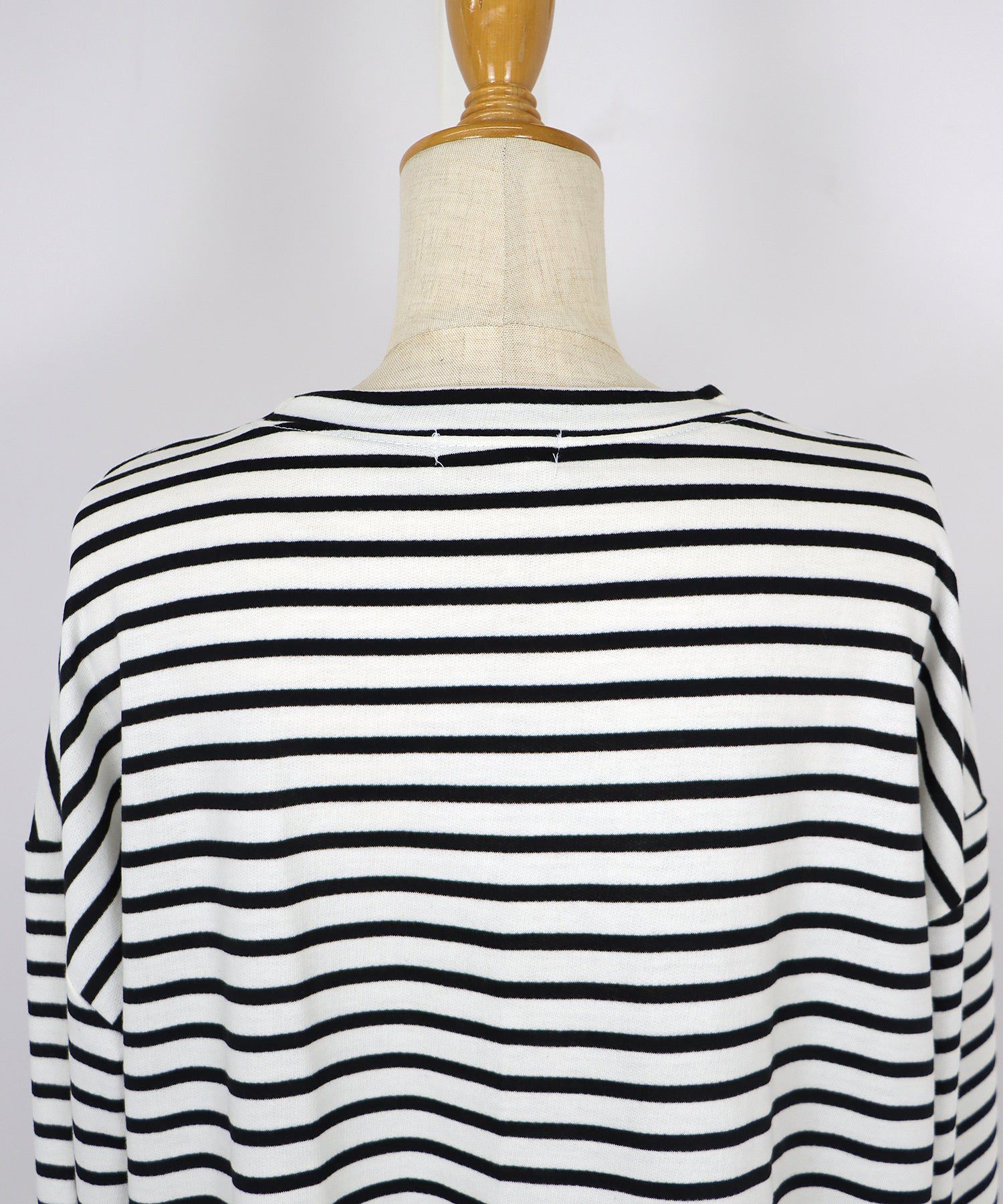 日本 BLUE EAST - 圓領百搭柔軟薄長袖上衣-條紋-深藍