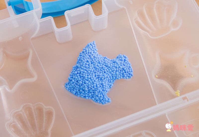 輕捏好塑形【美國Educational Insights 粒粒黏土】不卡指縫！