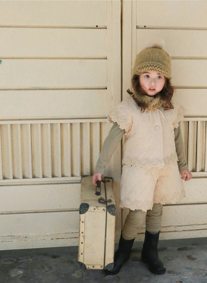 韓國 Puellaflo - 小花蕾絲菱格壓紋保暖背心-米杏