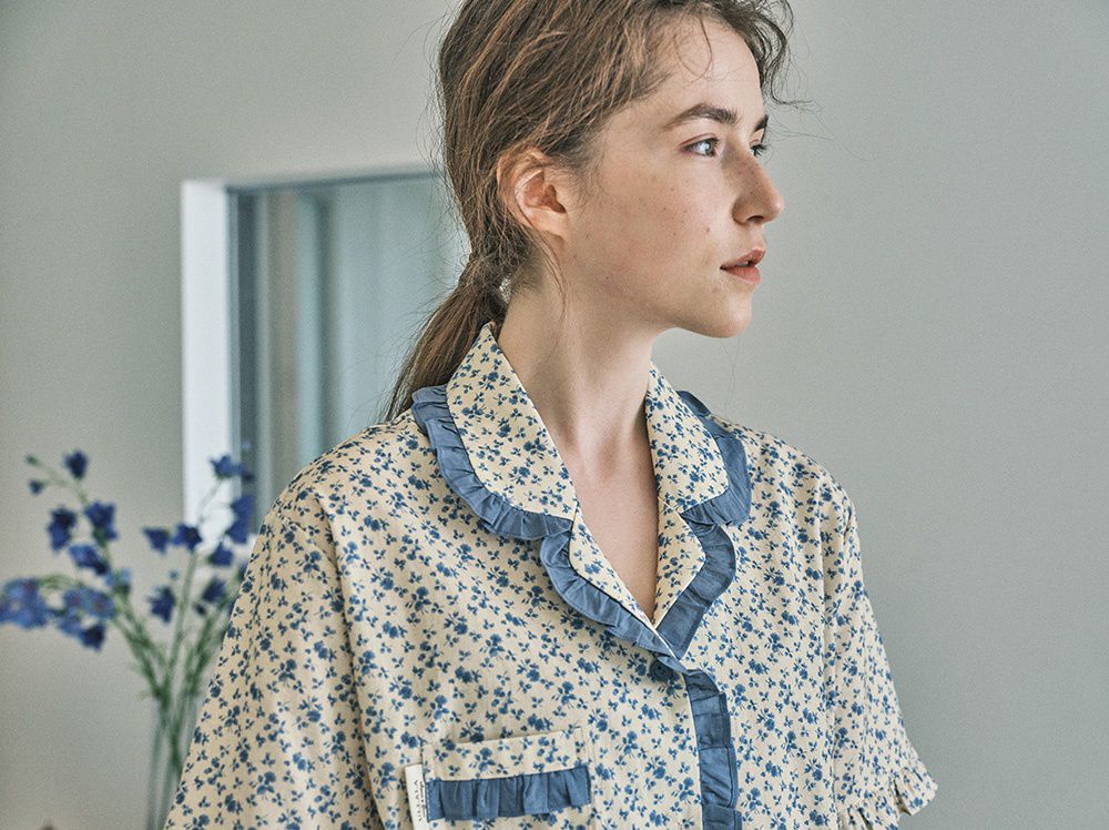 韓國 ULLALA - 玫瑰印花短袖睡衣(兩件式)-藍玫瑰 (FREE)