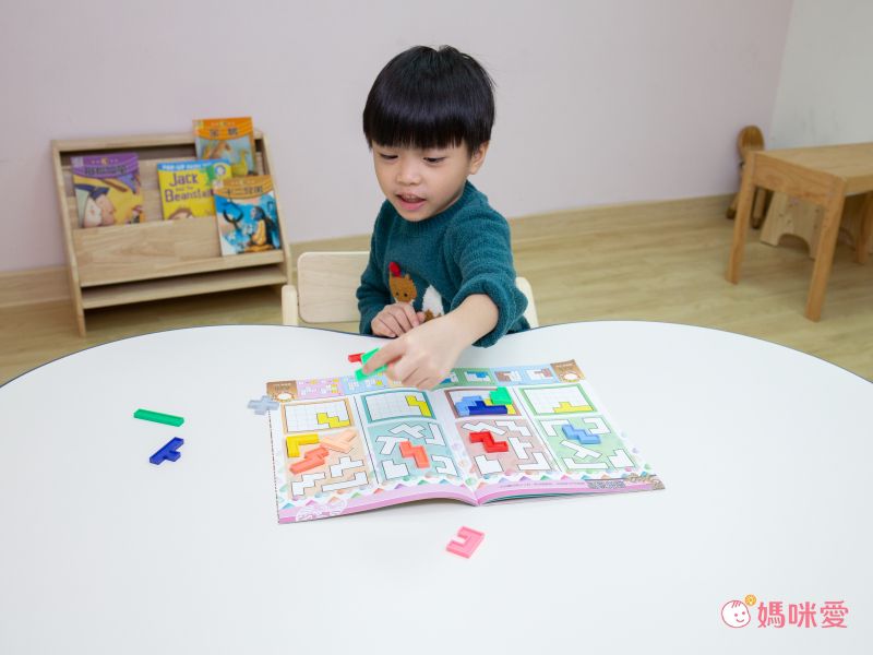 資優數學 - 越玩越聰明系列一 等積異形智力遊戲-4本練習本+教具+我很棒貼紙