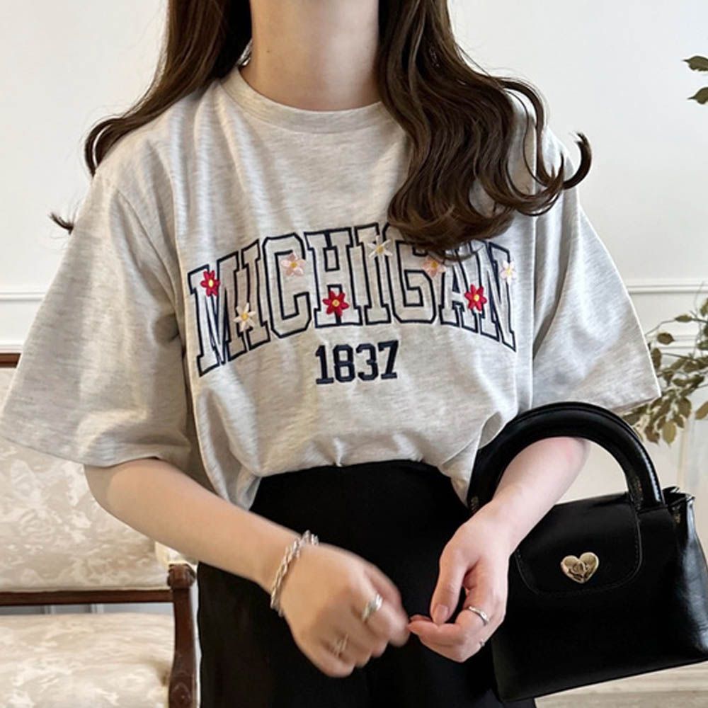 花朵英文標語五分袖T恤-燕麥灰 (F)