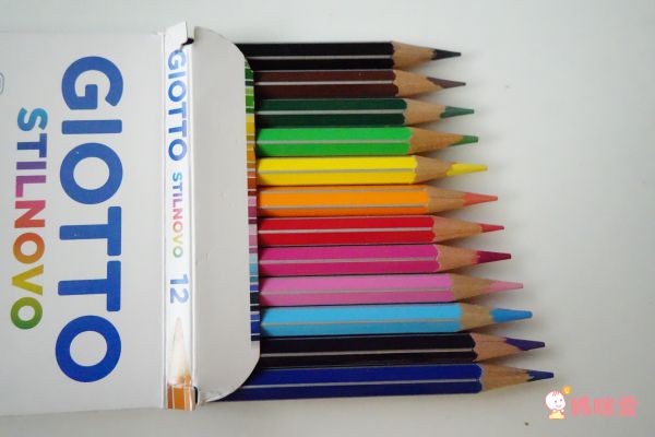 上學好物！小童必備文具美術用品☛德國 LYRA 洞洞筆 ✖ 義大利 GIOTTO 蠟筆 ✖ 美國 ALEX 筆座＆圍裙