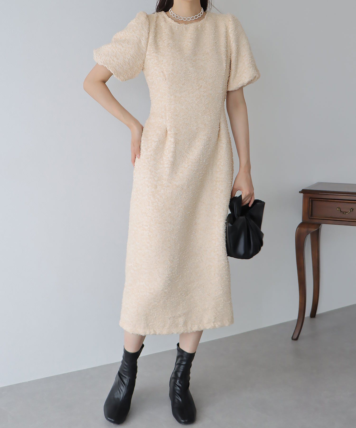 日本 BLUE EAST - 時尚抽鬚後綁帶泡泡袖洋裝-米杏