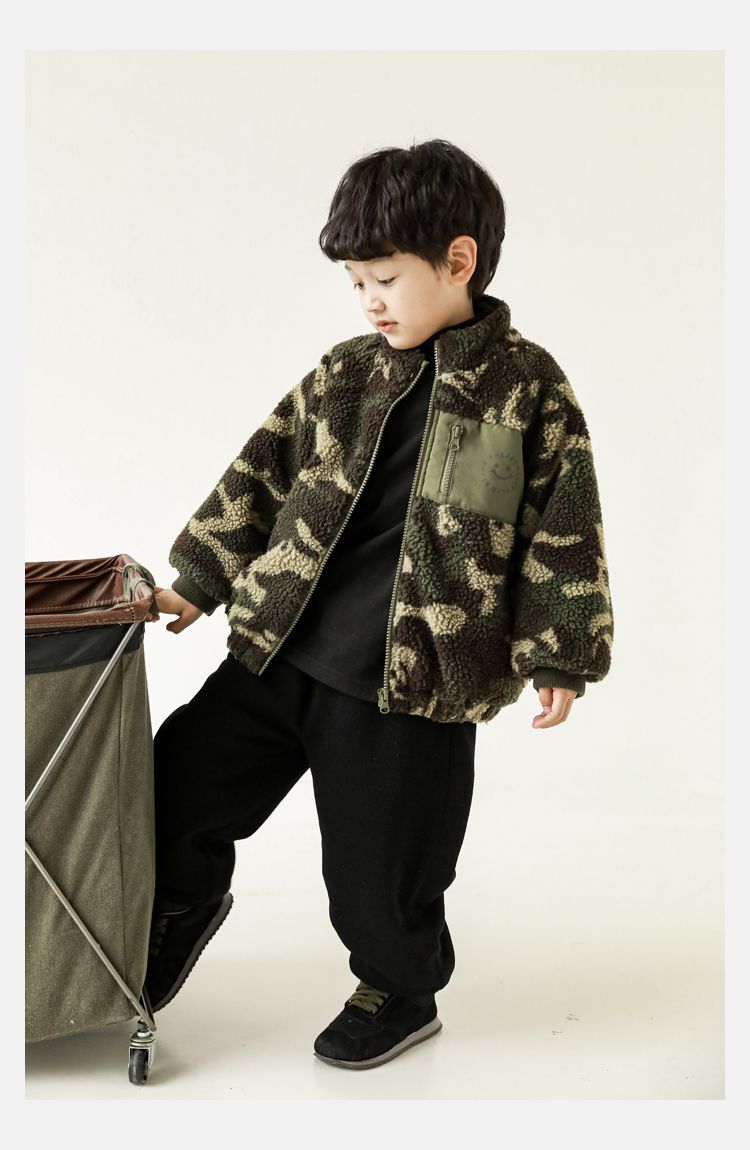 TONGMO - 帥氣羊羔絨立領迷彩長袖外套-綠色