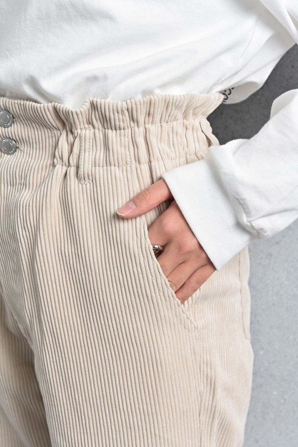 日本 ELENCARE DUE - 糖果抓皺鬆緊燈芯絨長褲-黑