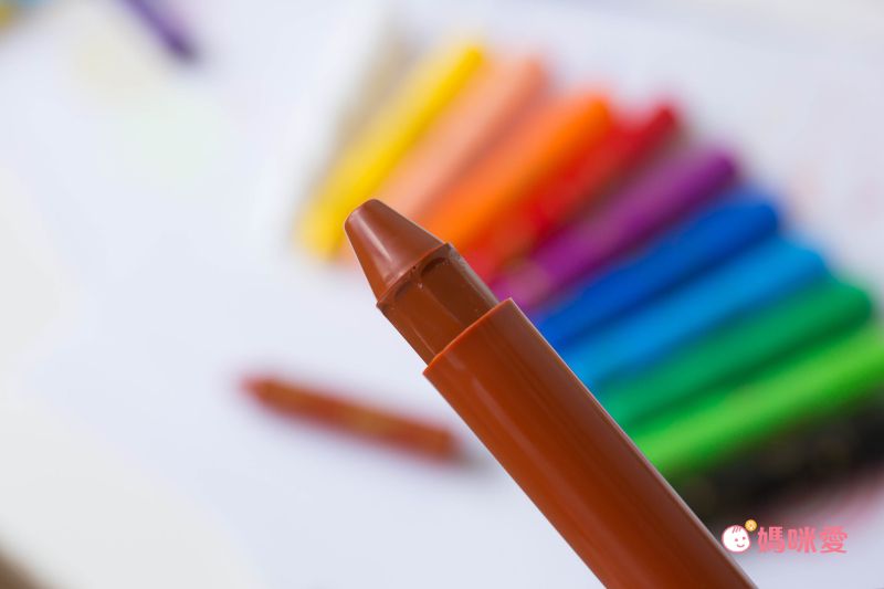 輕輕一擦就乾淨【韓國 AMOS 水洗蠟筆】三合一畫法超豐富