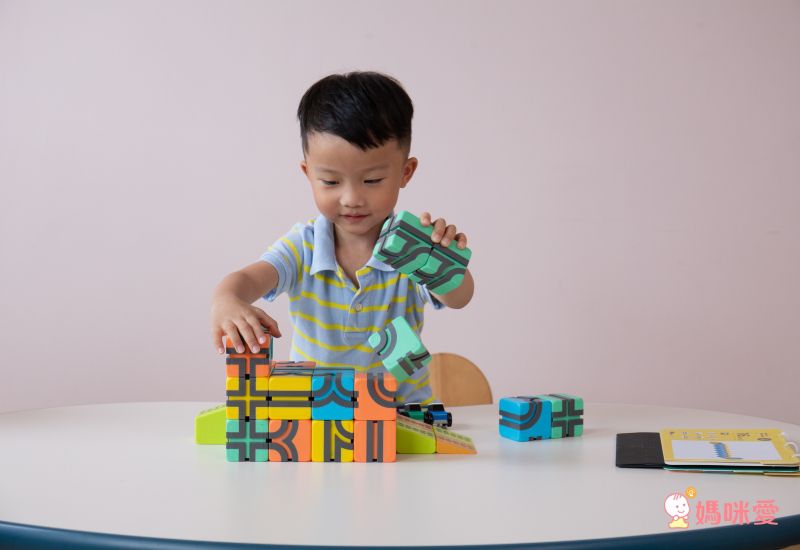 Qbi - 益智磁吸軌道玩具-成長探索系列-兒童同樂組-[獨家送]經典方塊4入擴充包(顏色隨機)