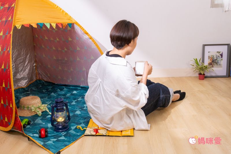 日本 Pearl 金屬 - 迪士尼單人折疊坐墊(1cm厚)-米奇米妮情侶裝-藍X白 (34×27.5cm)