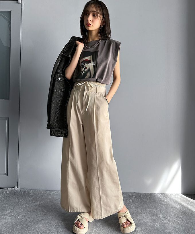 日本 Classical Elf - 華麗花朵俐落感法式袖上衣-炭灰