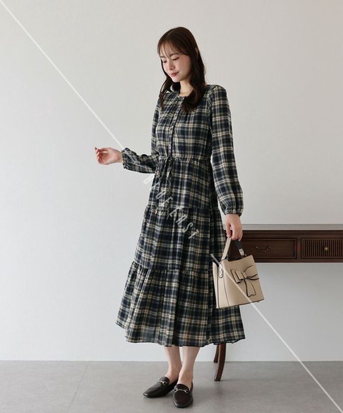 日本 BLUE EAST - 經典低調格紋分層束腰長袖洋裝-咖啡棕
