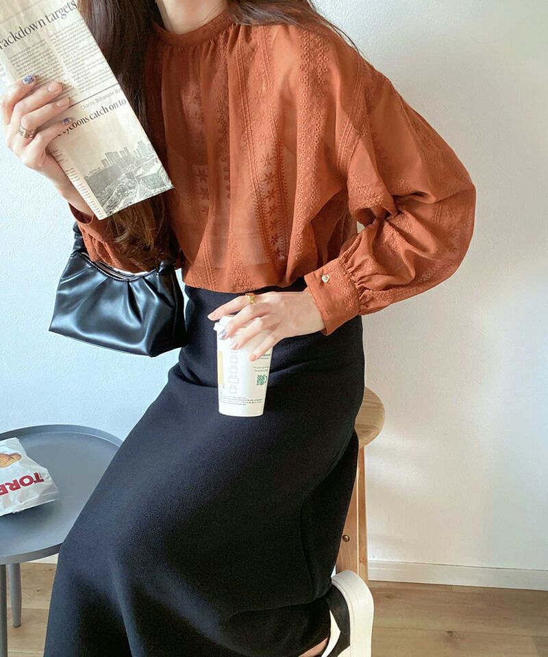 日本 Classical Elf - 2WAY微立領花朵刺繡透膚襯衫-淺灰