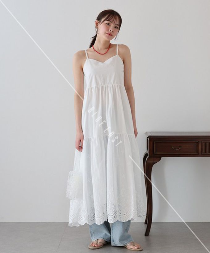日本 BLUE EAST - 精緻雕花下擺迷人細肩帶洋裝-白
