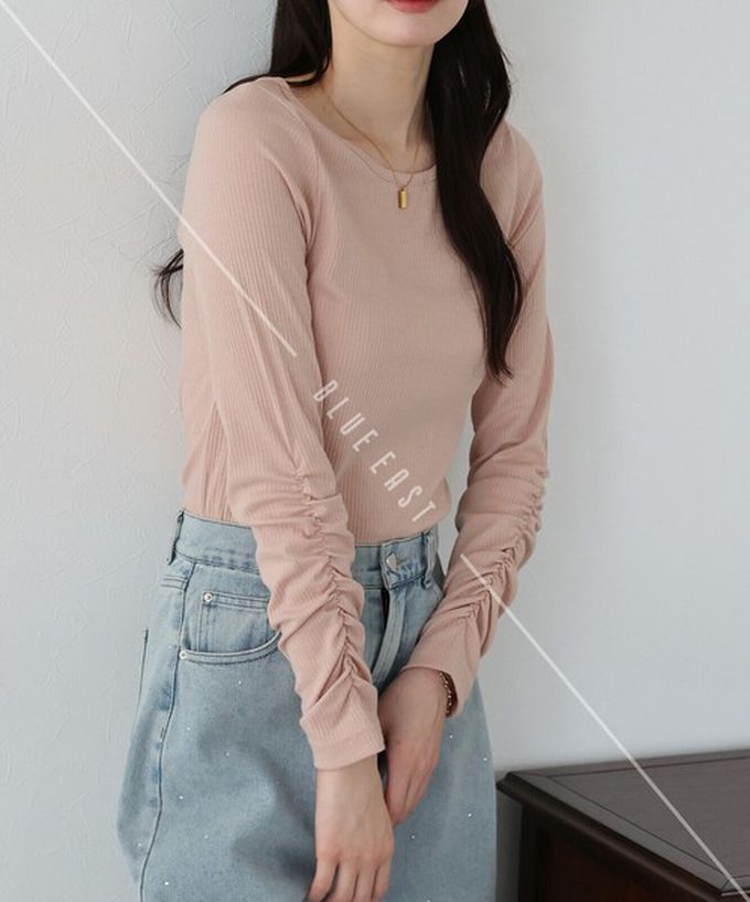 日本 BLUE EAST - 個性皺褶顯瘦U領合身長袖上衣-粉