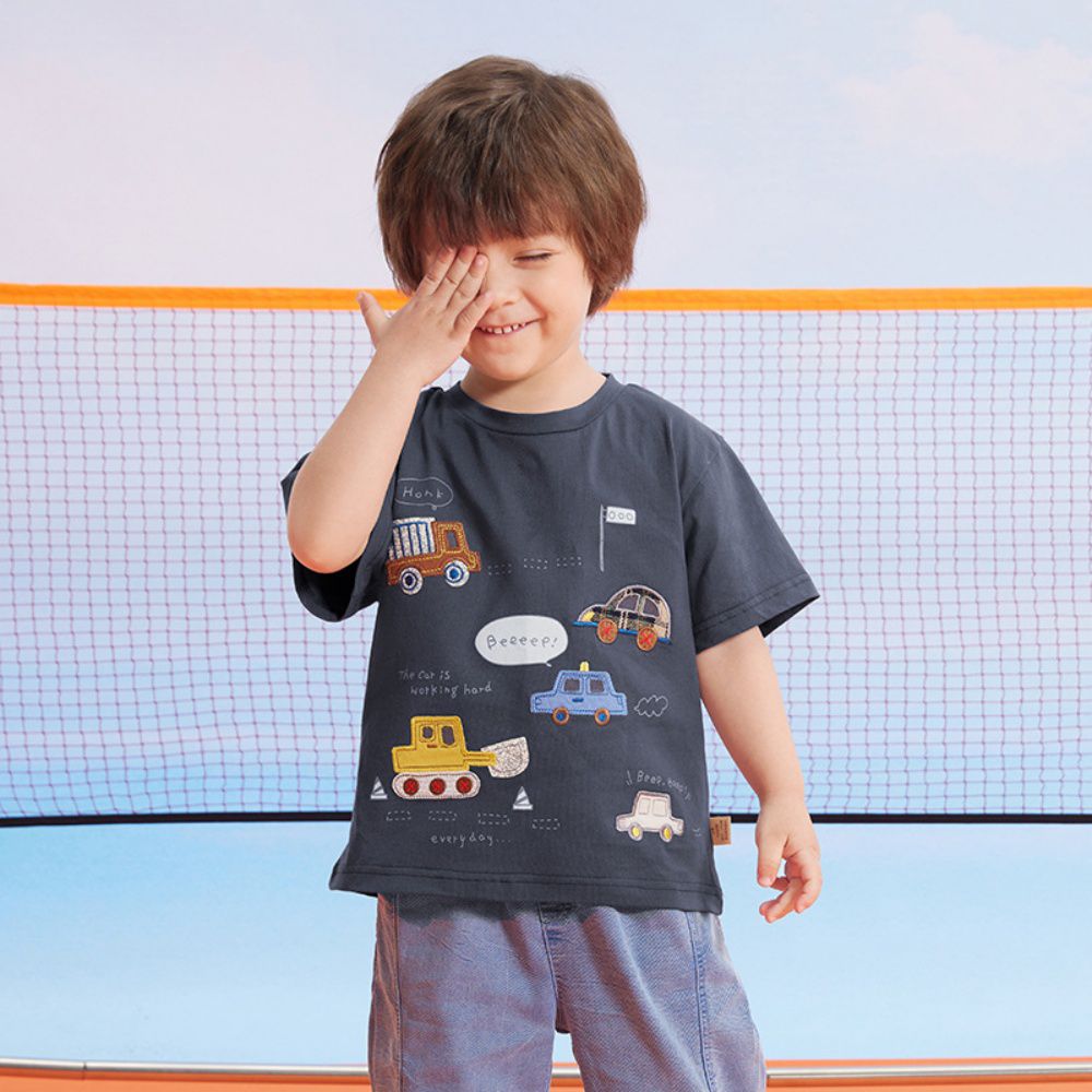 純棉圓領短袖上衣-小小汽車-杏色