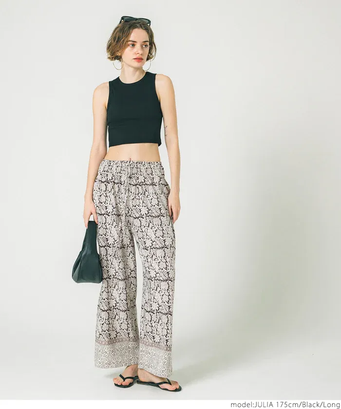 日本 COCA - 透氣印花修身寬褲-窗櫺印花-黑