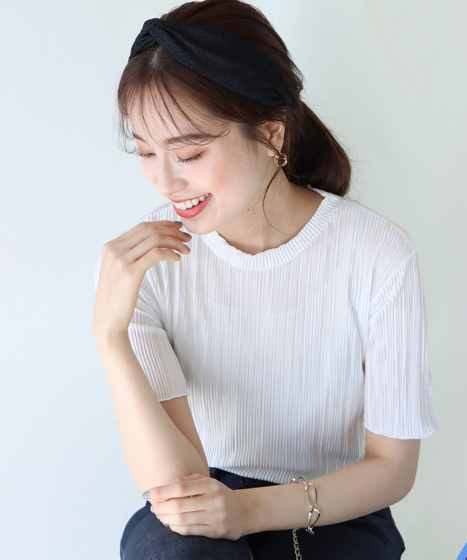 日本 BLUE EAST - 圓領貝殼紋光澤短袖上衣-卡其