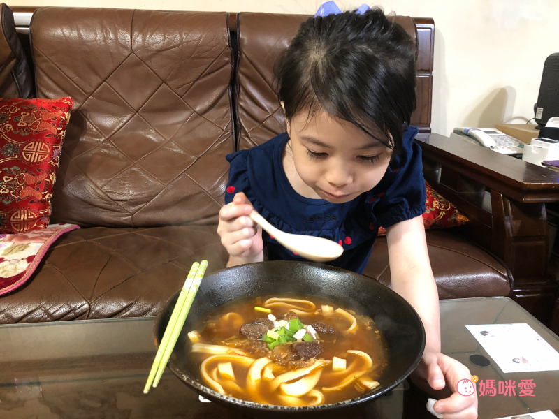 獨家團購！KTV紅燒半筋半肉牛肉麵＆手工豬肉水餃