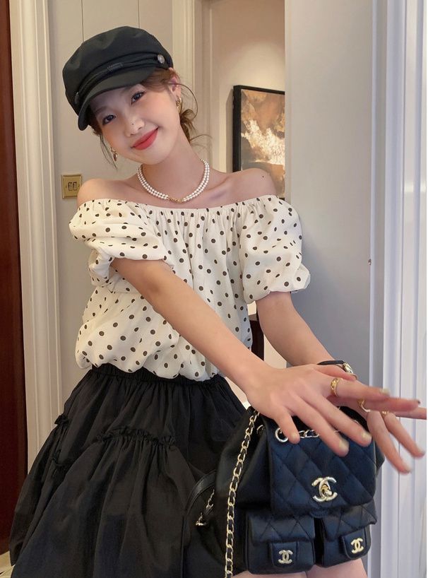 日本 GRL - 可愛泡泡袖點點短版上衣-淺米杏 (M)