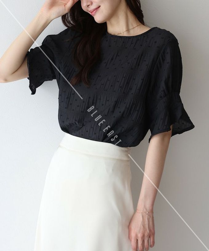 日本 BLUE EAST - 細緻圓點緹花透膚短袖上衣-黑