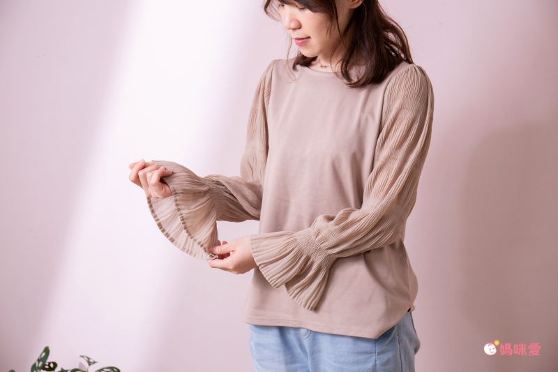 日本 Bou Jeloud - 異材質拼接百摺長袖上衣-萊姆黃