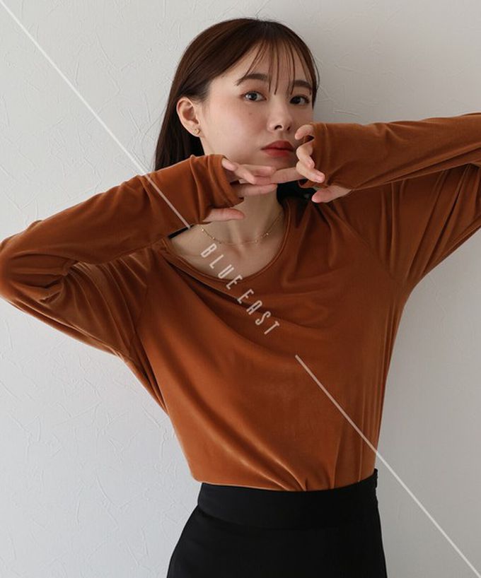 日本 BLUE EAST - 透明感光澤絨面船領長袖上衣-(指孔設計)-咖啡