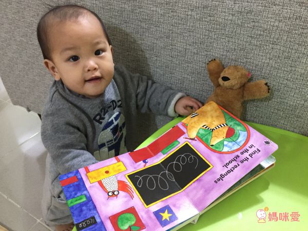 Roar!叫叫大恐龍音效書，聽聲音認識各類型恐龍！