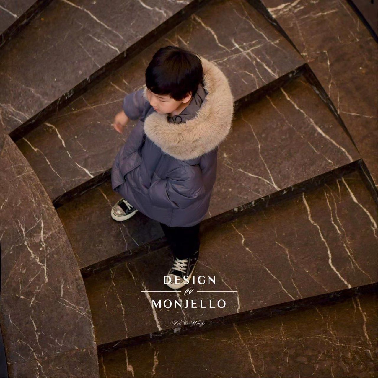 韓國 MONJELLO - (100%鴨絨)雪國來的長版羽絨外套-黑