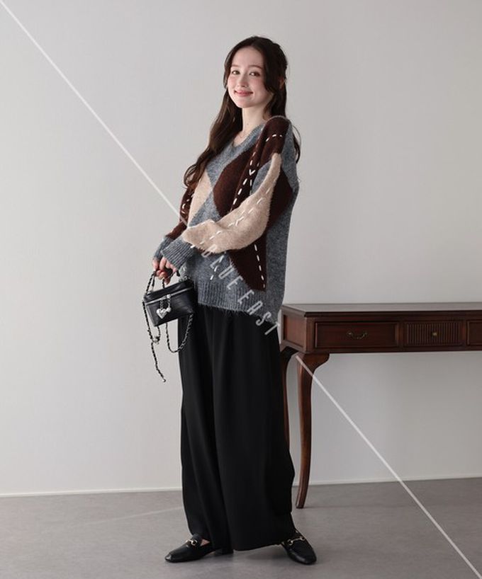 日本 BLUE EAST - 成熟菱格紋幾何V領針織上衣-咖啡系 (M)