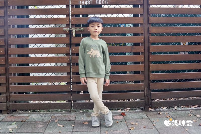 日本 evercloset - 荷葉袖蝴蝶結蕾絲刺繡洋裝-卡其