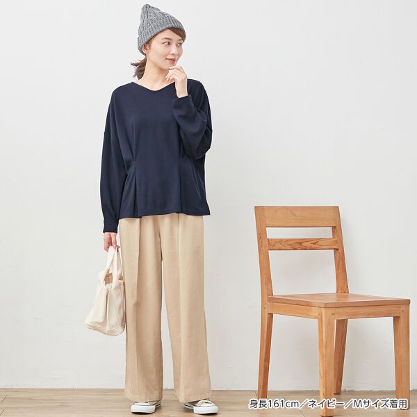 日本 BELLUNA - 抓皺設計V領薄長袖上衣-深藍