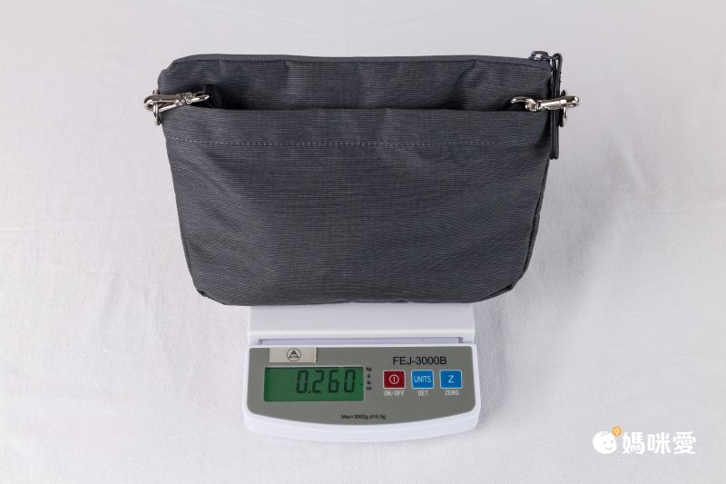 日本 KEYUCA - [撥水加工] 休閒輕量隨身側背包-氣質米 (21x5x16cm)