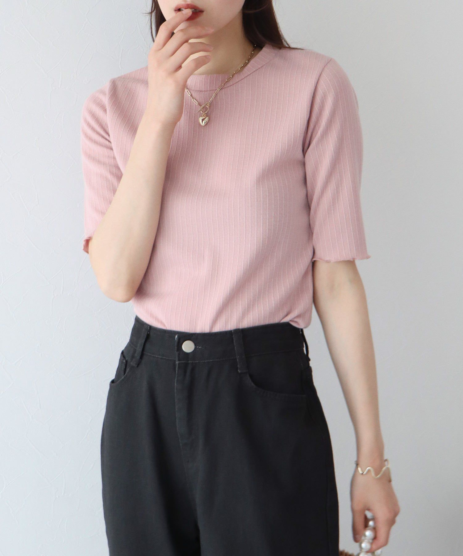 日本 BLUE EAST - 圓領彈性捲邊五分袖上衣-米杏