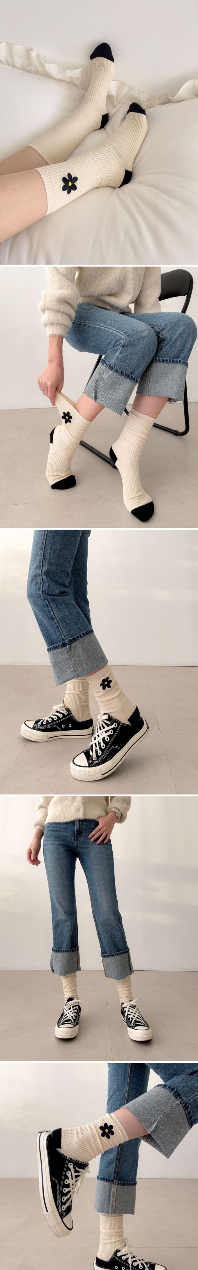 韓國 Marian - 小花刺繡直紋中筒襪-淺藍花-土耳其藍 (Free)