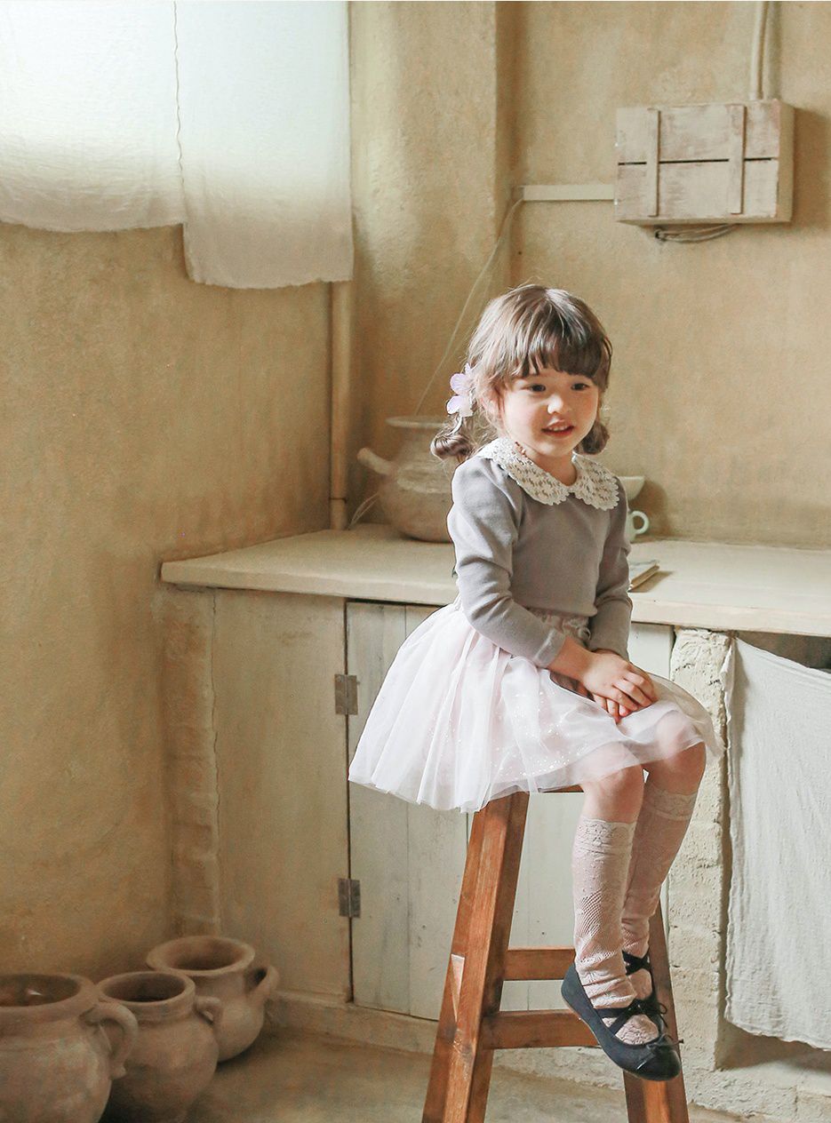 韓國 Puellaflo - 蕾絲雕花領公主袖上衣-灰