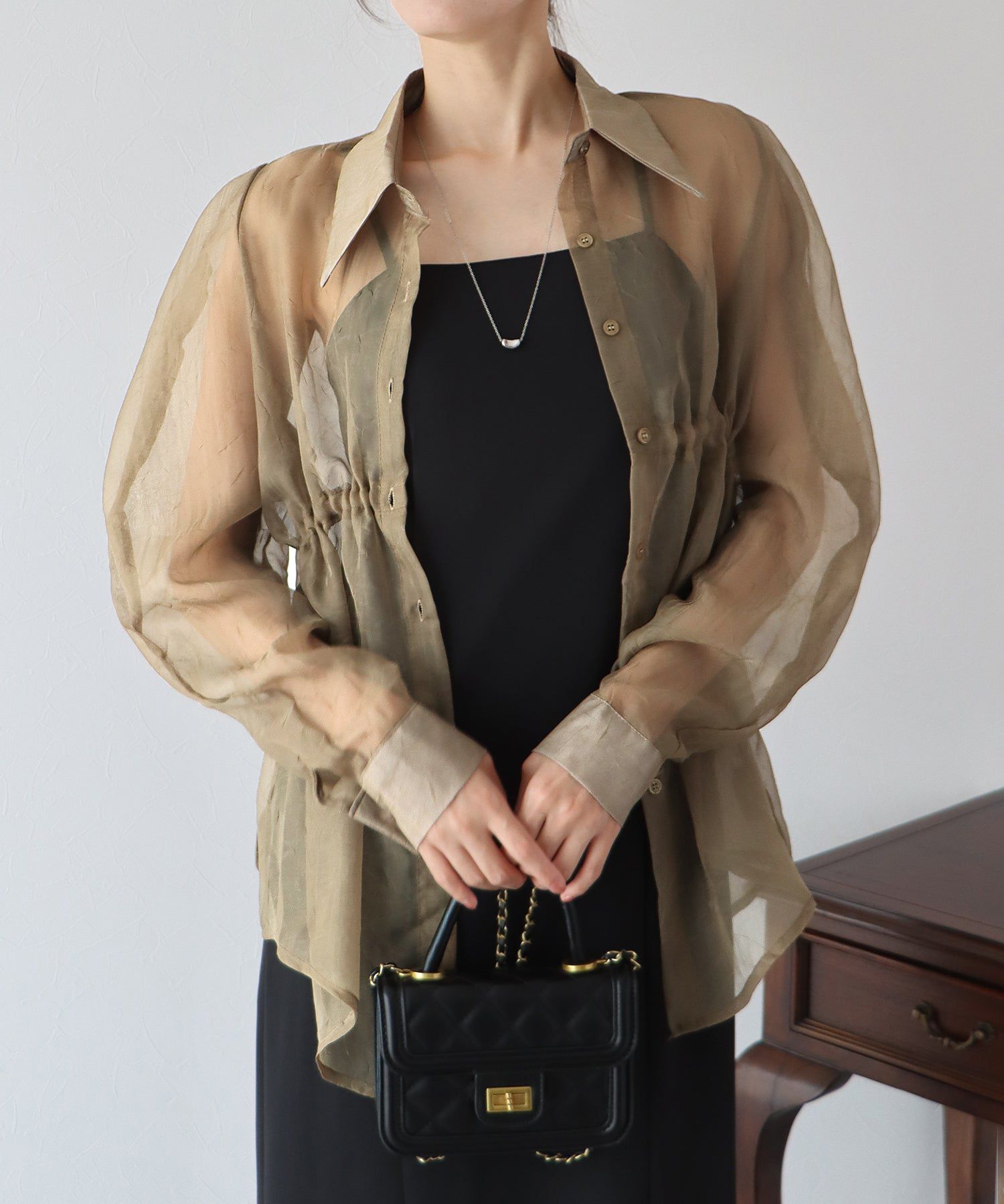 日本 BLUE EAST - 透膚抽繩翻領薄襯衫-米杏