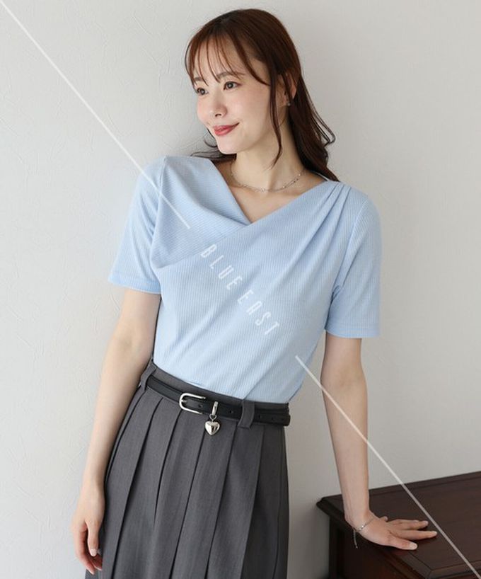 日本 BLUE EAST - 美型羅紋皺摺V領短袖上衣-水藍