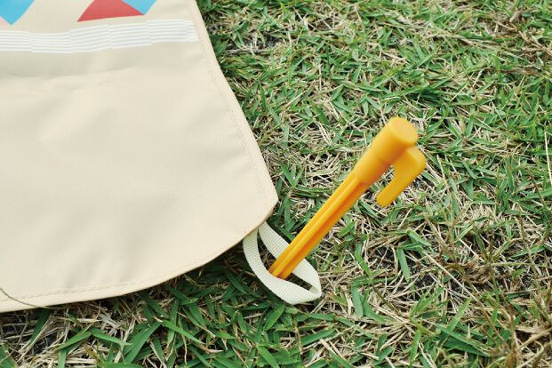 日本現代百貨 - 圖騰輕便野餐墊(附收納袋/地釘*4)(2-3人)-藍 (140x90cm)