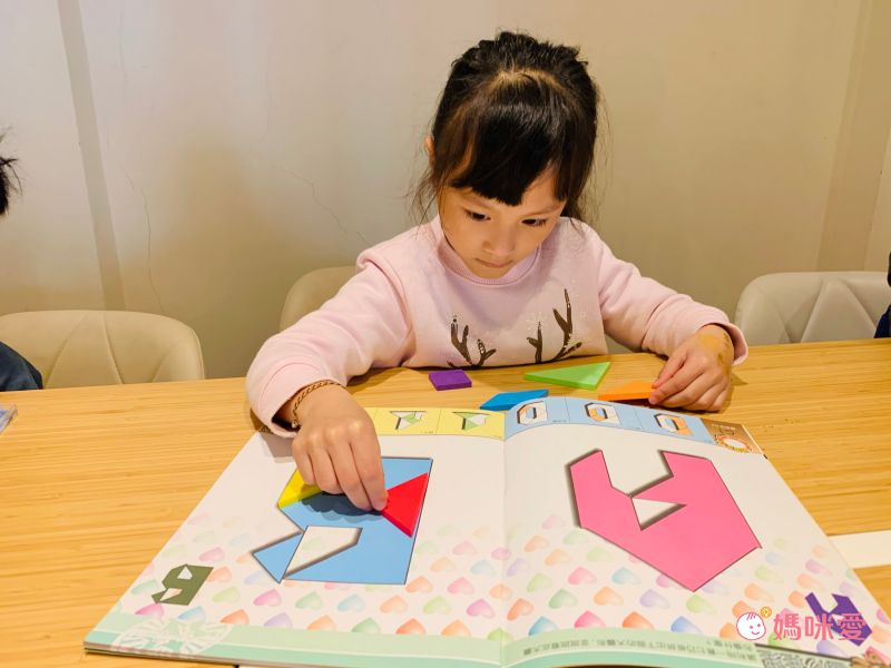 資優數學 - 越玩越聰明系列二 七巧智力遊戲-5本練習本+教具+我很棒貼紙