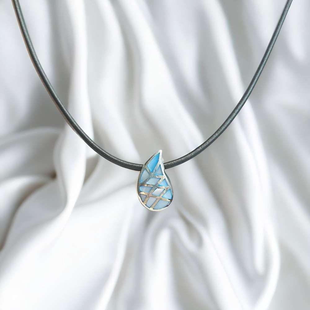 淺藍水滴皮繩項鍊 (F SIZE)