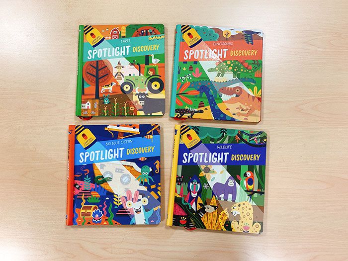Spotlight Discovery: Wildlife 野外叢林大探索（手電筒膠片書）