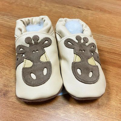 英國 shooshoos - 健康無毒真皮手工鞋/學步鞋/嬰兒鞋/室內鞋/室內保暖鞋-棕色長頸鹿